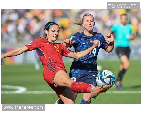 荷兰女足与雅典女足激战正酣谁能在这场较量中笑到最后