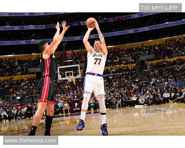 东契奇狂砍73分刷新现役得分纪录独行侠成功终结太阳队11连胜之势