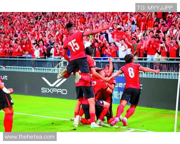 恒大与上港激战在线直播解析球迷热情与赛事精彩瞬间 恒大与上港激战在线直播解析球迷热情与赛事精彩瞬间