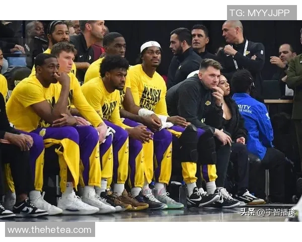 湖人队与快船队激战正酣谁能在洛城德比中笑到最后 湖人队与快船队激战正酣谁能在洛城德比中笑到最后