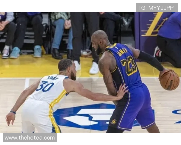 湖人勇士火箭激战再起NBA赛季精彩对决引发球迷热议 湖人勇士火箭激战再起NBA赛季精彩对决引发球迷热议