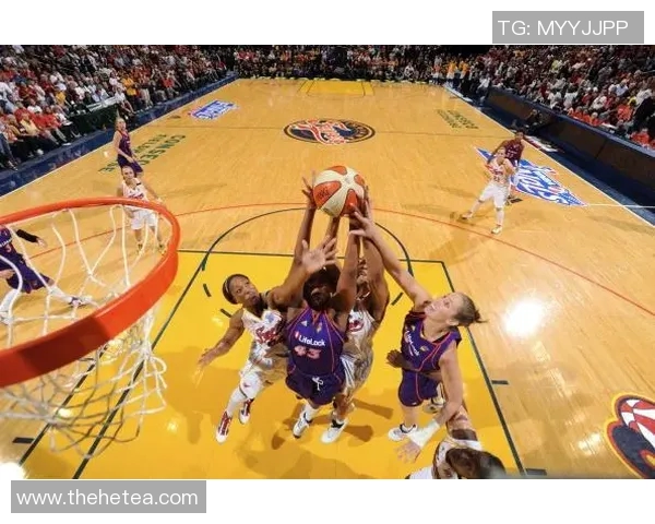 WNBA狂热与王牌对决精彩瞬间图片集锦展现篮球魅力与激情对抗 WNBA狂热与王牌对决精彩瞬间图片集锦展现篮球魅力与激情对抗