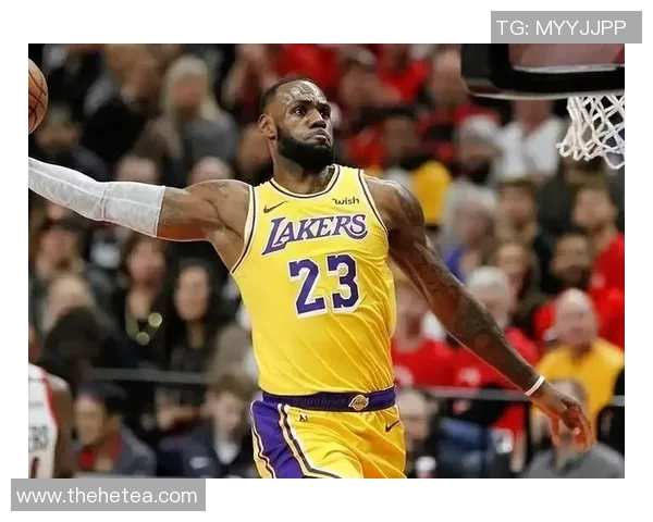 詹姆斯创历史新纪录成首位达成四万分一万板一万助的球员 詹姆斯创历史新纪录成首位达成四万分一万板一万助的球员