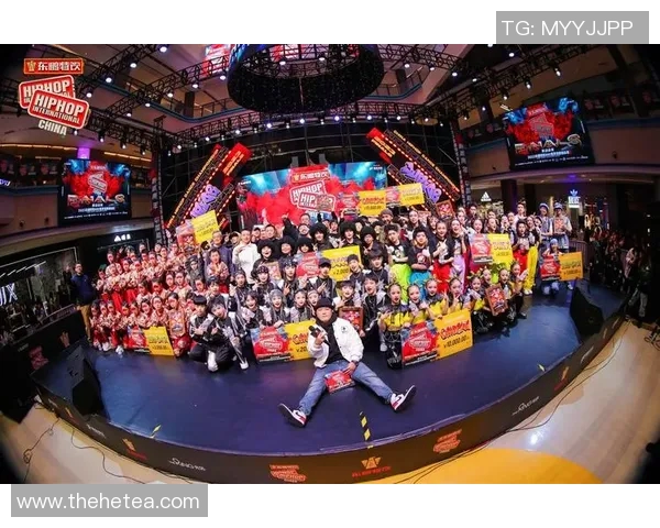 北京街舞队在世界攀岩锦标赛中的精彩技术表现与赛场风采分析MBA