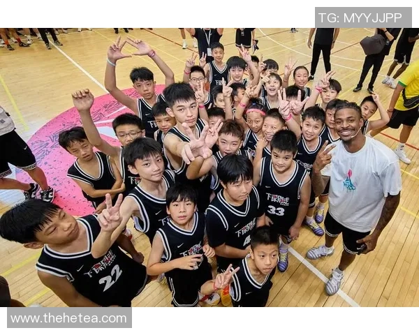 篮球明星霍的传奇之路与奋斗精神激励着无数年轻球员追逐梦想