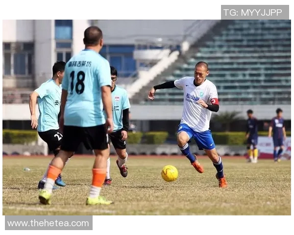 深圳足球队以59分领跑联赛积分榜展现强劲实力和夺冠希望